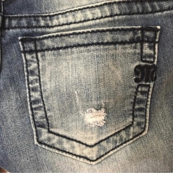 LAST CALL Miss Me Signature Ankle Skinny Jeans Women’s Size 26 Blue Embroidered - Picture 9 of 14